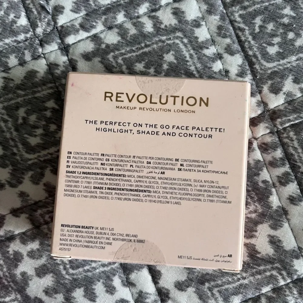 Makeup Revolution London Contour Powder Compact Medium or Light